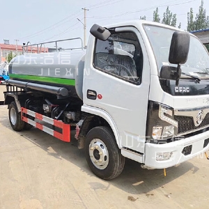 機(jī)動(dòng)四輪灑水車